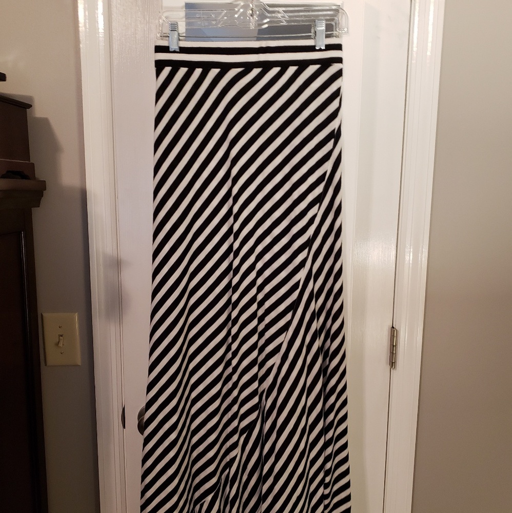 Black and white maxi skirt